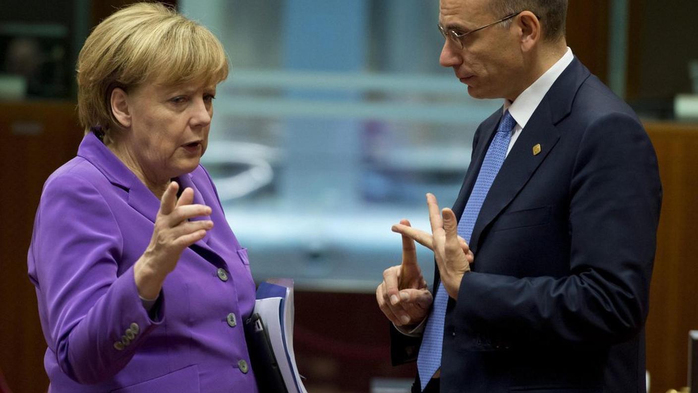 La cancelliera tedesca Angela Merkel ed il premier italiano Enrico Letta oggi, venerdì, durante il vertice UE