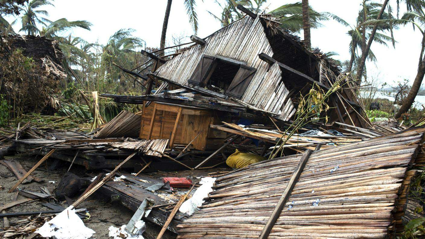 Una delle tante case abbattute dal ciclone a Mananjary, Madagascar