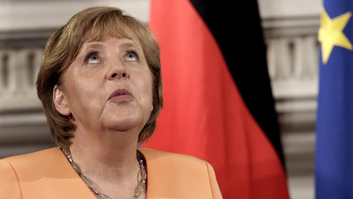 Per la formazione di un governo di larghe intese, Angela Merkel ora guarda a nuovi colloqui esplorativi con l'SPD: trattative al via da giovedì.