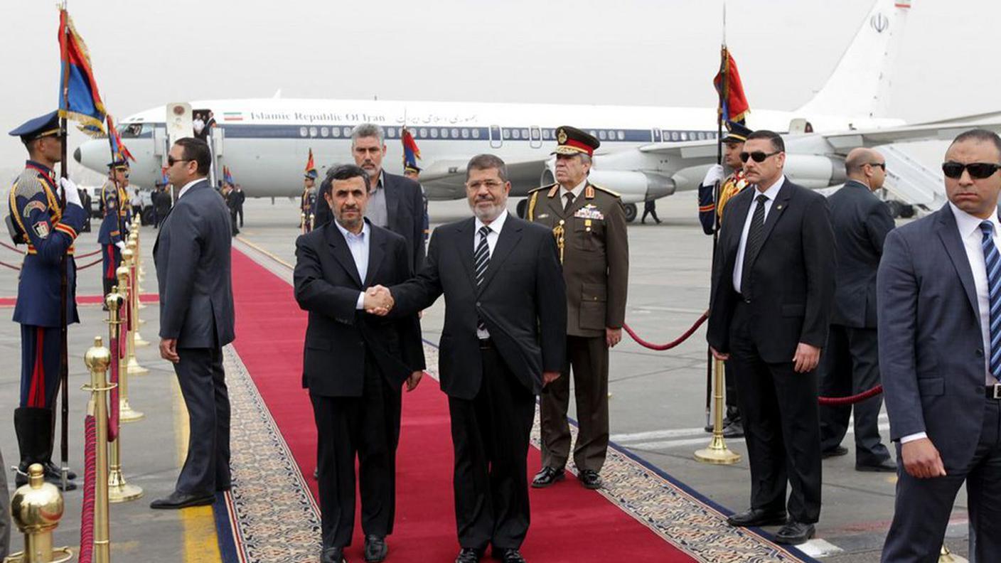 ahmadinejad morsi cairo ky.JPG