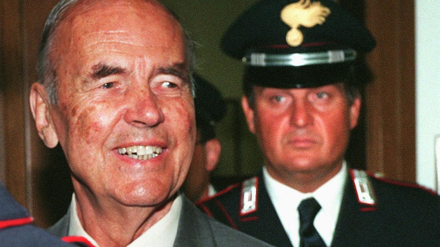 erich priebke morte 11.10.13 foto processo 1996 ky.JPG