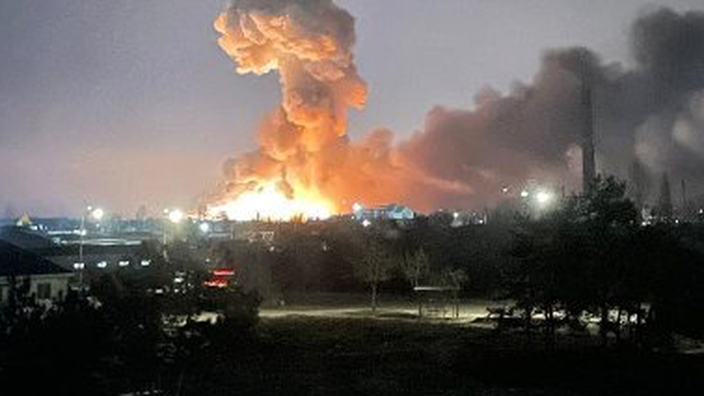 L'impressionante immagine di una delle esplosioni nella capitale Kiev 