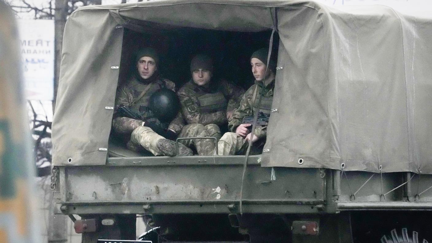 I soldati ucraini, privati di supporto aereo, sono ora particolarmente esposti agli attacchi dei russi e dei secessionisti del Donbass