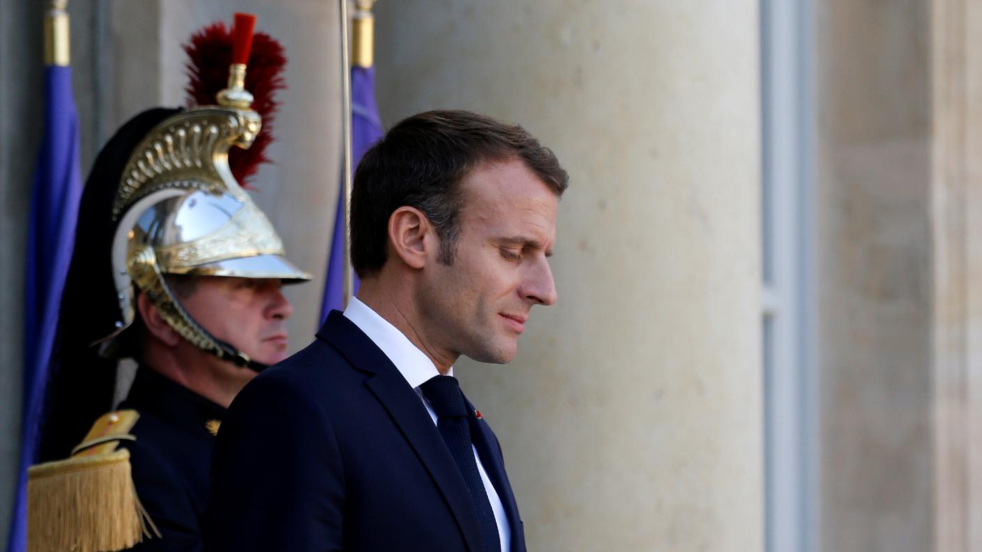 "Sono candidato", afferma Macron nel suo messaggio, "per difendere i nostri valori minacciati dagli sconvolgimenti del mondo"