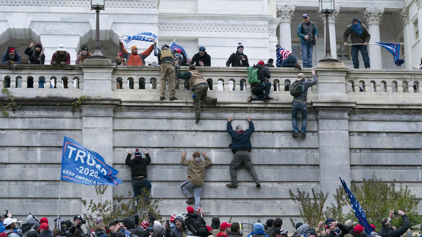 Sostenitori di Trump assaltano il Campidoglio il 6 gennaio 2021