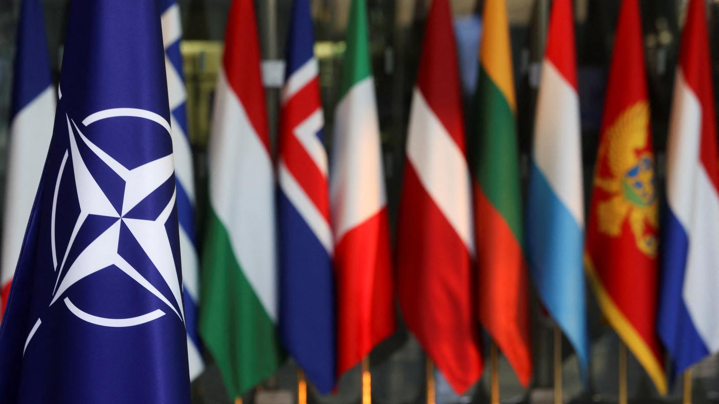 La NATO ha 30 Paesi membri: 12 fondatori nel 1949, l'ultimo la Macedonia del Nord entrata nel 2020. Dell'ex Patto di Varsavia ci sono Bulgaria, i tre Paesi baltici, Polonia, Cechia, Romania, Slovacchia e Ungheria, oltre all'Albania che però si era allontanata prima della dissoluzione