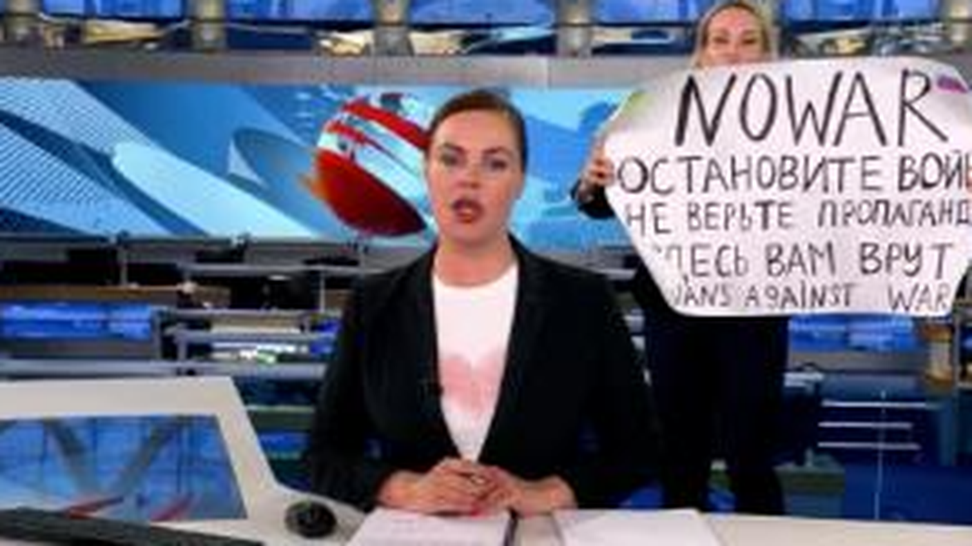 L'impiegata della TV di Stato russa e la sua protesta 