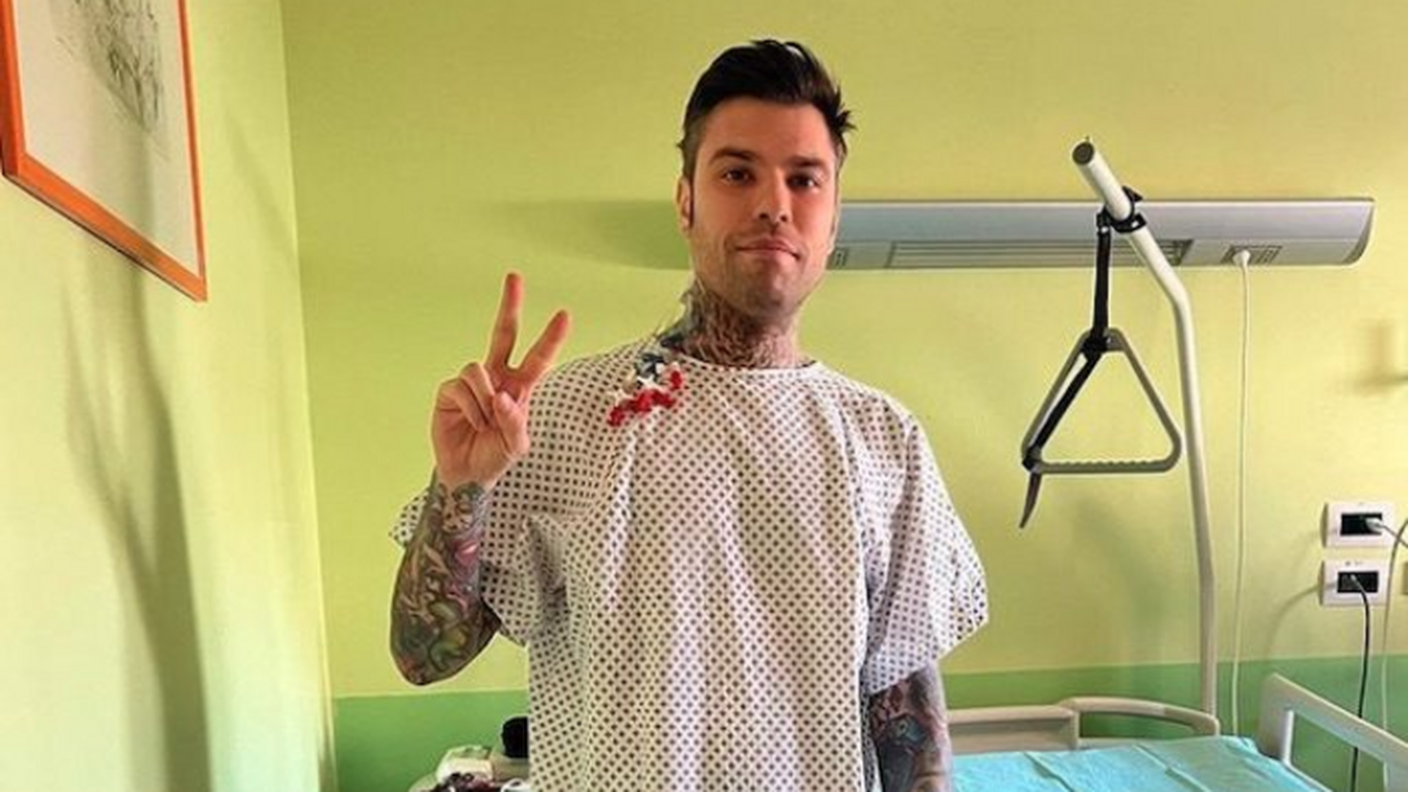 La foto postata da Fedez dopo l'intervento