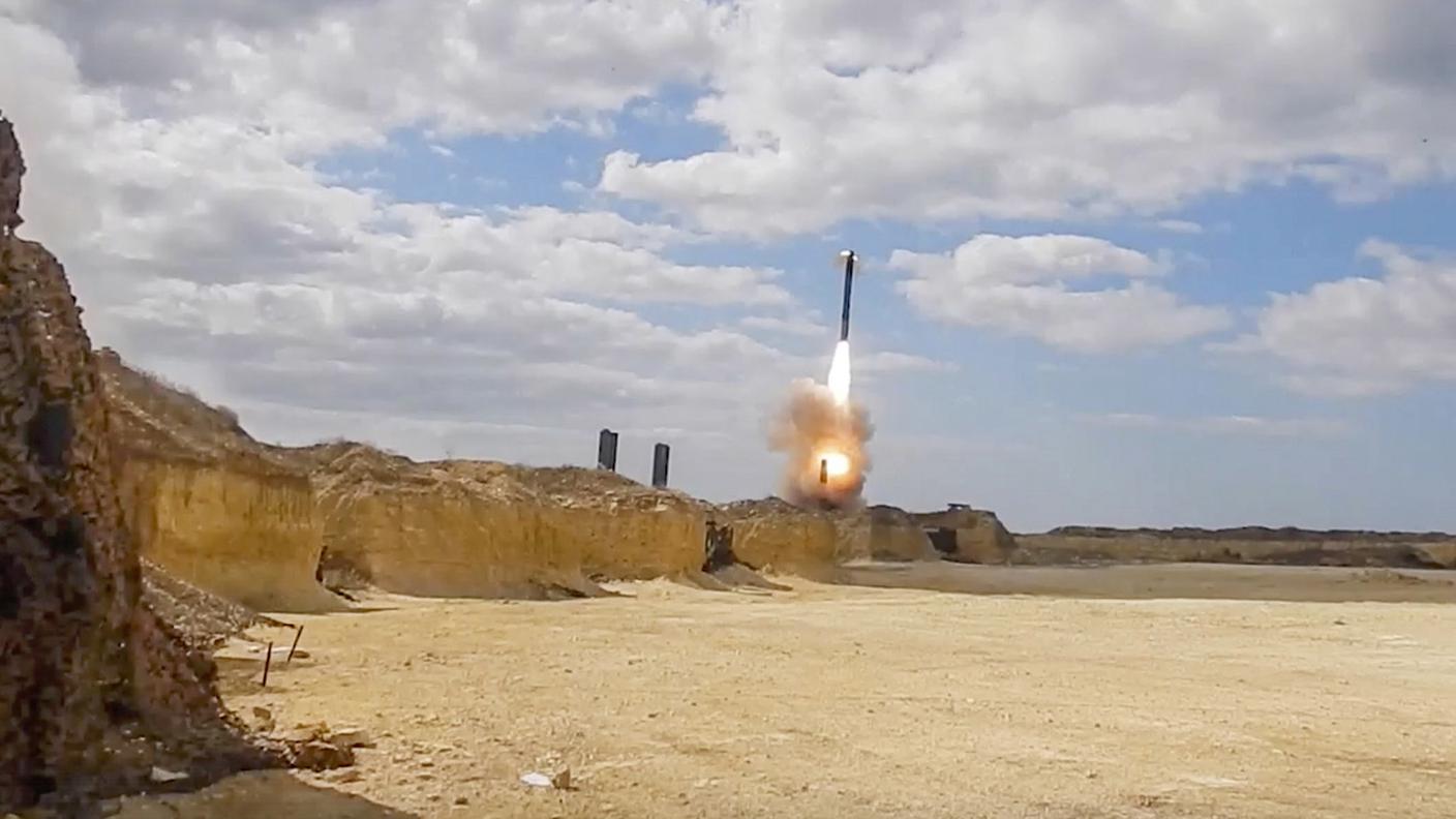 Un missile scagliato dai soldati di Mosca verso obiettivi spesso civili in Ucraina.
