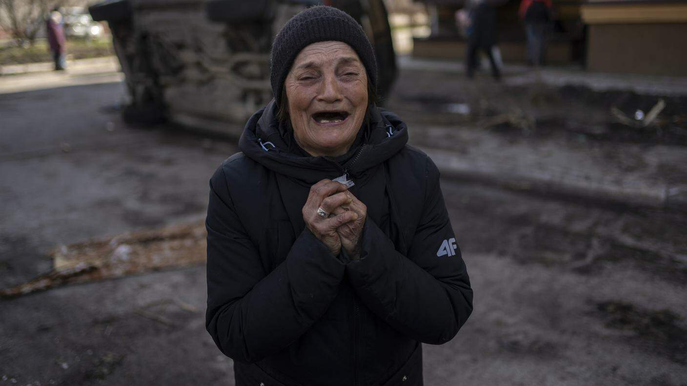 La disperazione nel volto di chi è sopravvissuto all'occupazione dei russi a Bucha