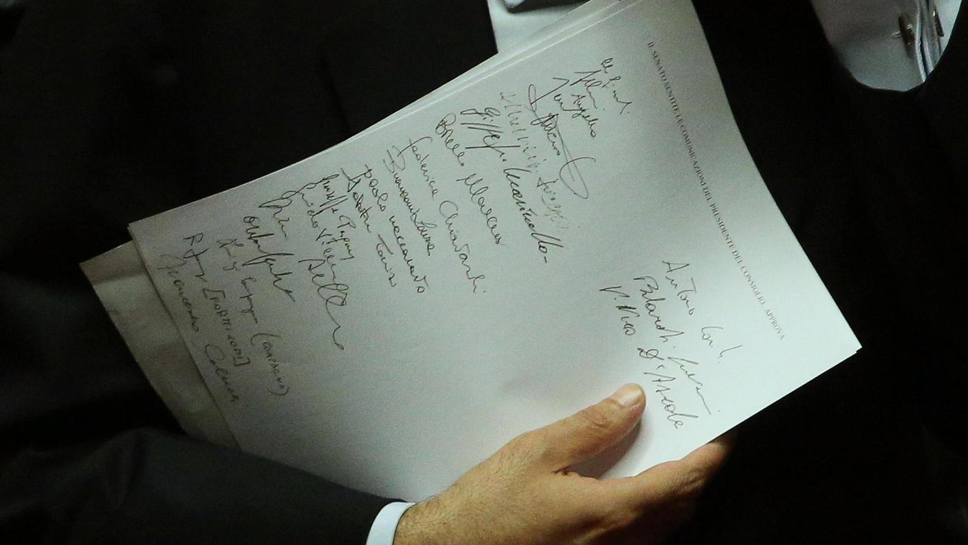 Governo appeso a 23 firme
