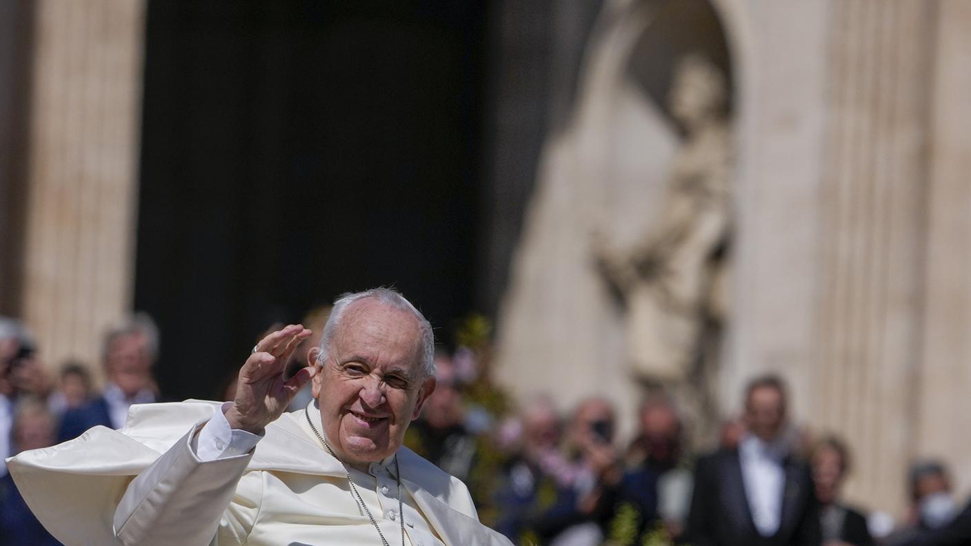 "Chi ha la responsabilità delle nazioni ascolti il grido di pace della gente",ha sottolineato Francesco