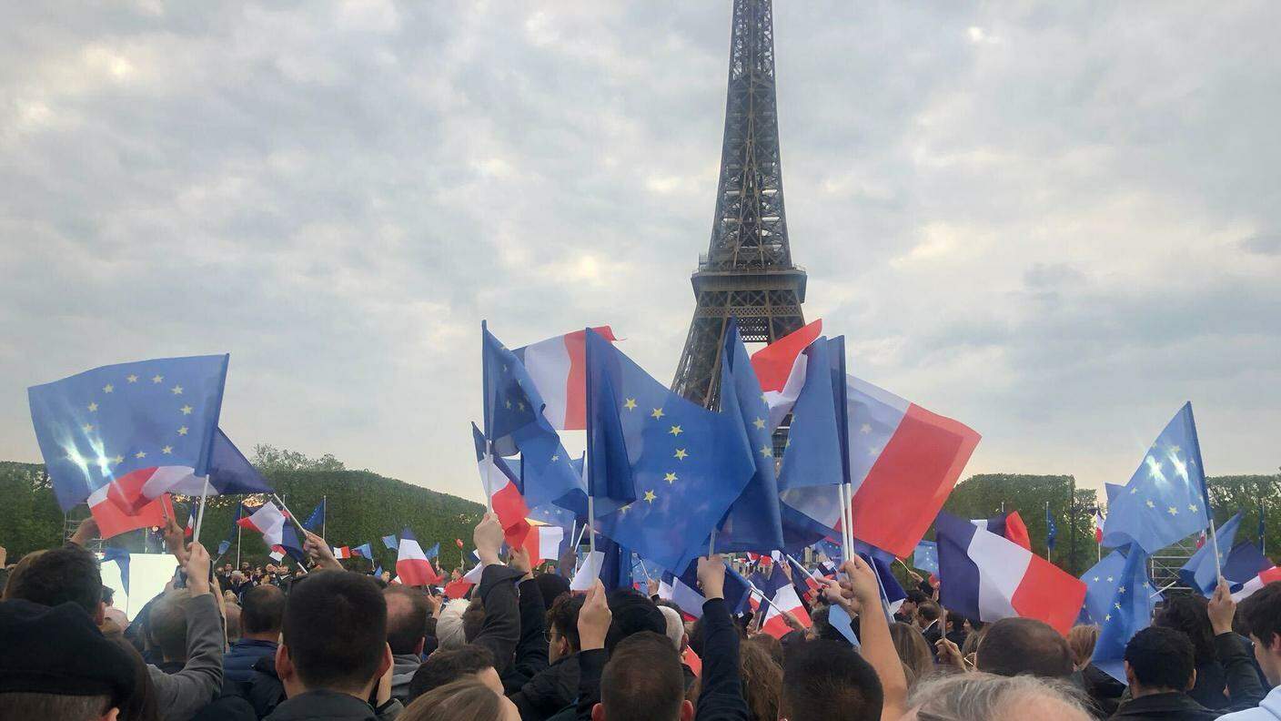 Sostenitori di Macron a Parigi