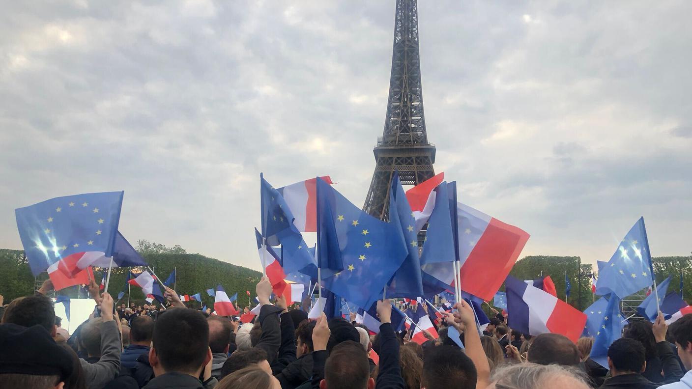 Sostenitori di Macron a Parigi