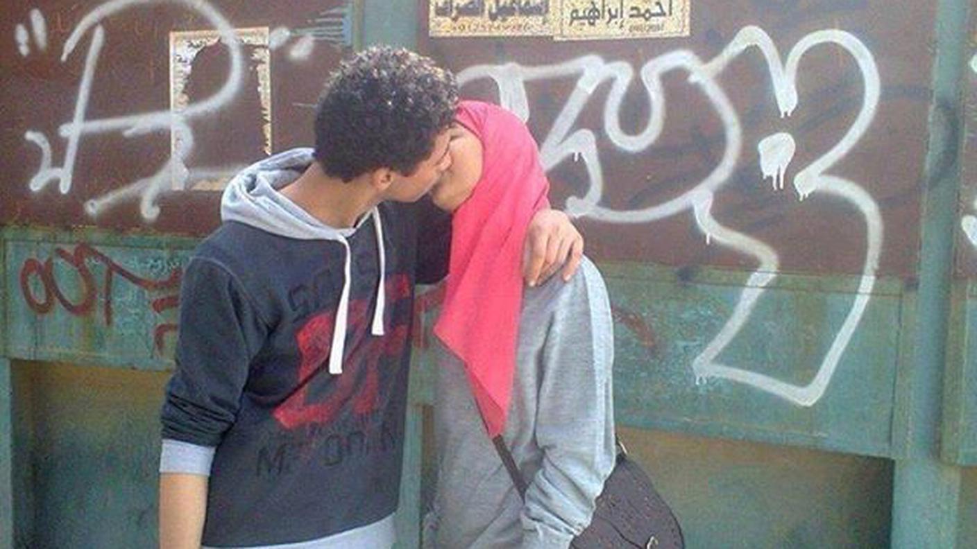 bacio scandalo egitto facebook.jpg