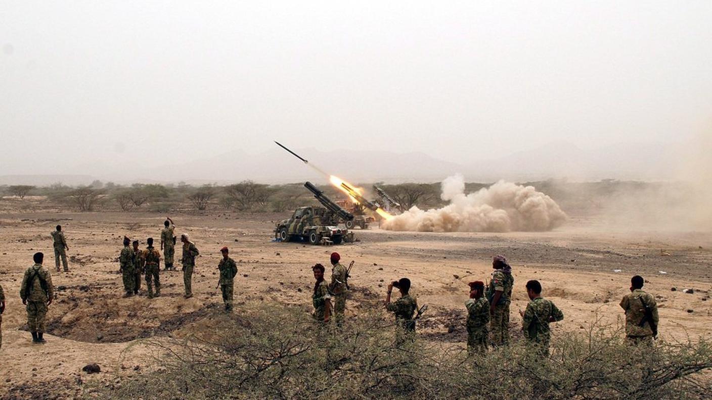 Truppe yemenite impegnate nelle operazioni lanciate lo scorso giugno contro le milizie di Al-Qaida