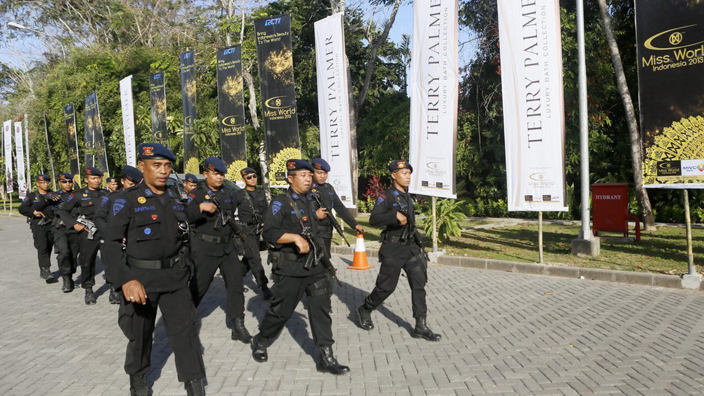 miss mondo polizia ky.JPG