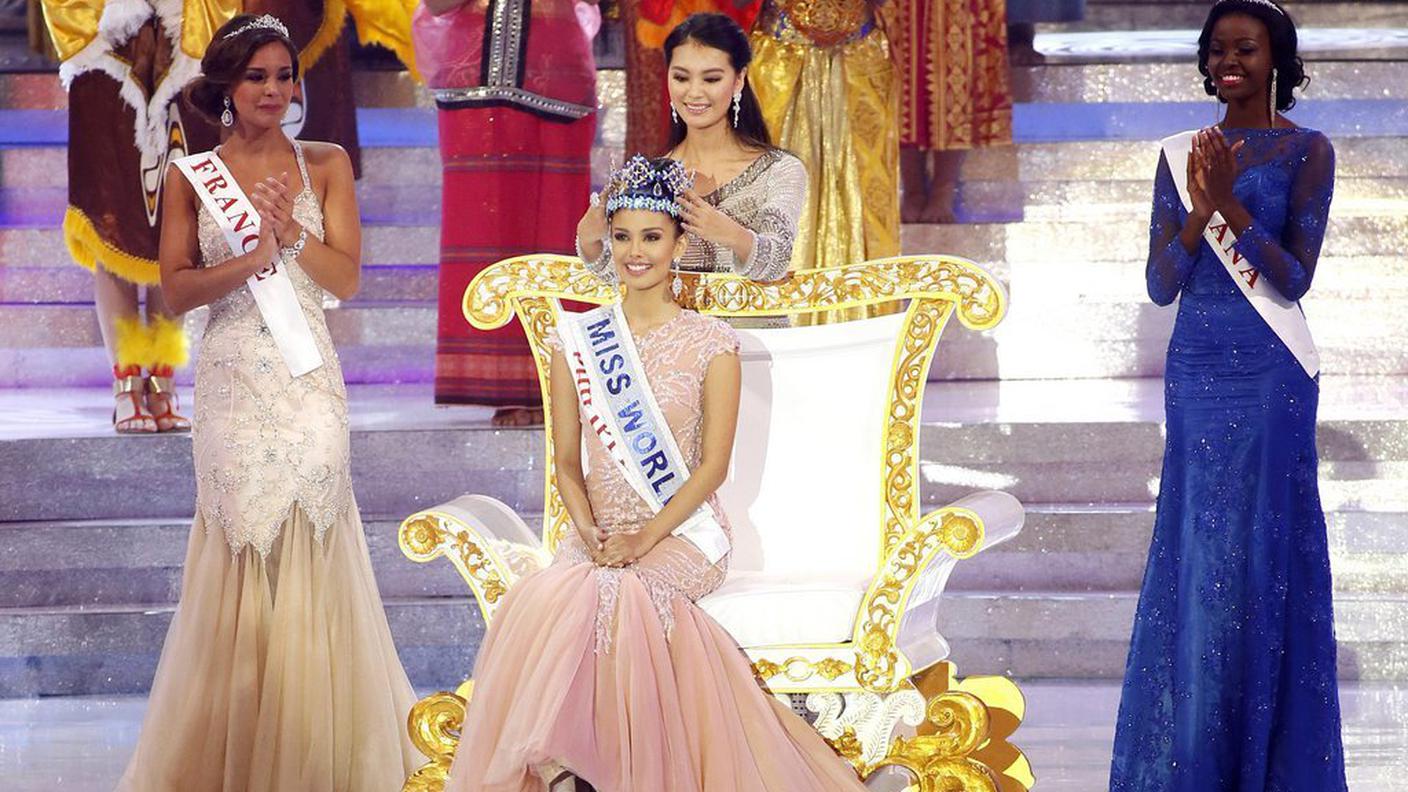 miss mondo 2013 podio e incoronazione ky.JPG