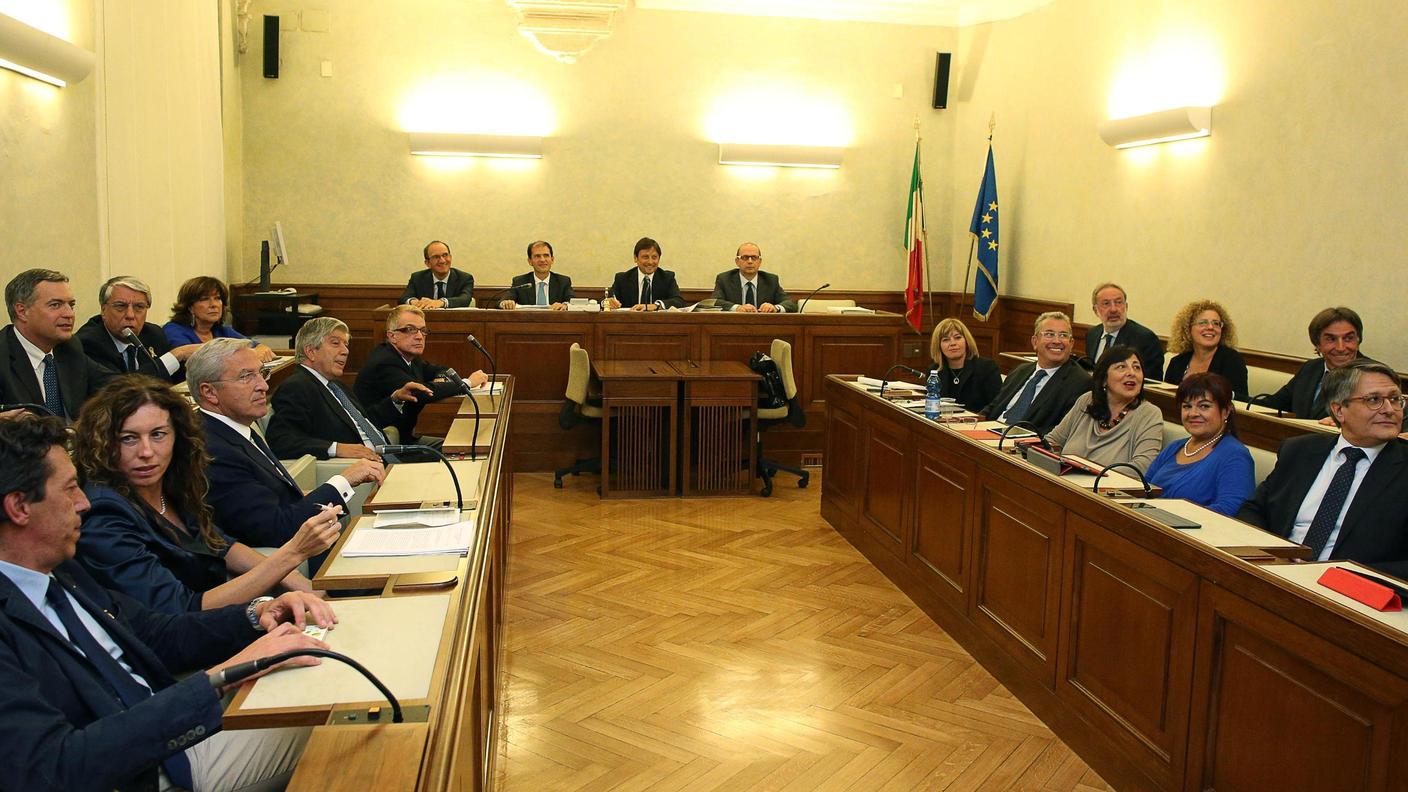 La giunta per l'immunità riunita per la votazione