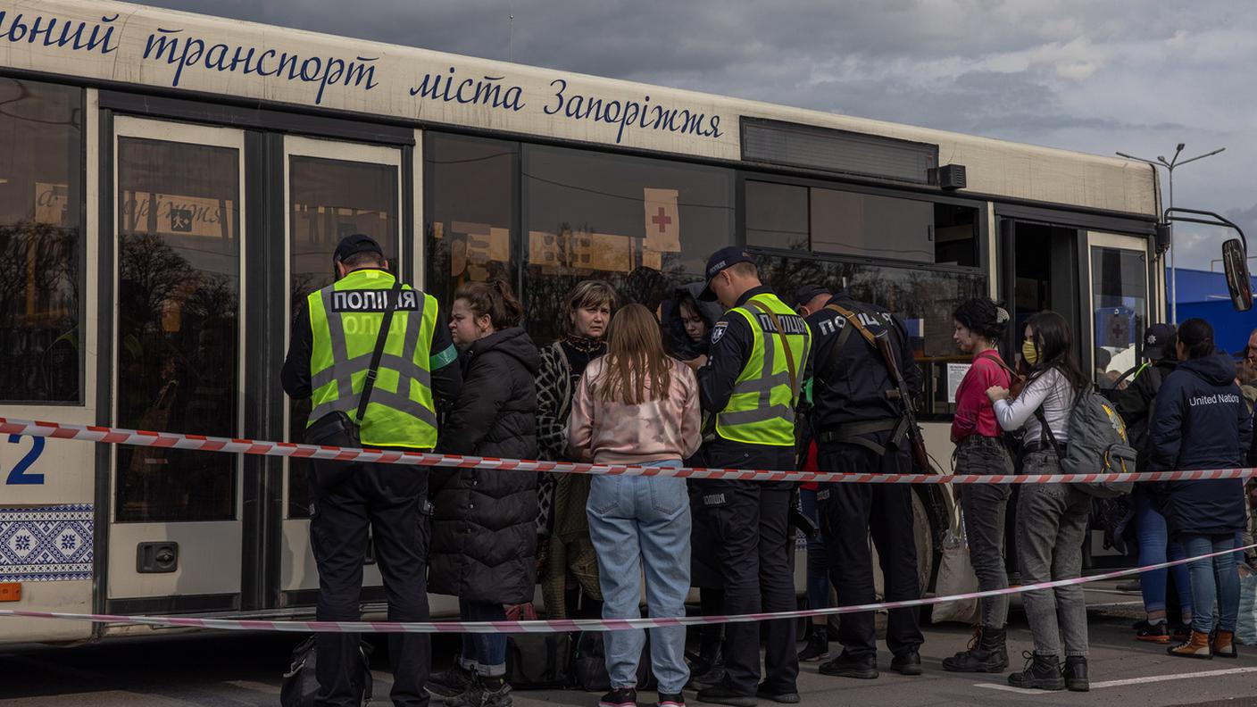 I civili evacuati da Azovstal