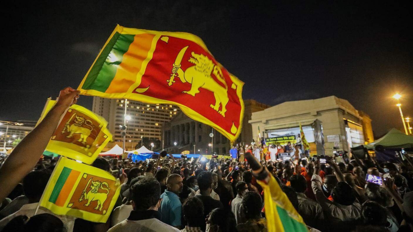 Gli scontri nella capitale Colombo continuano