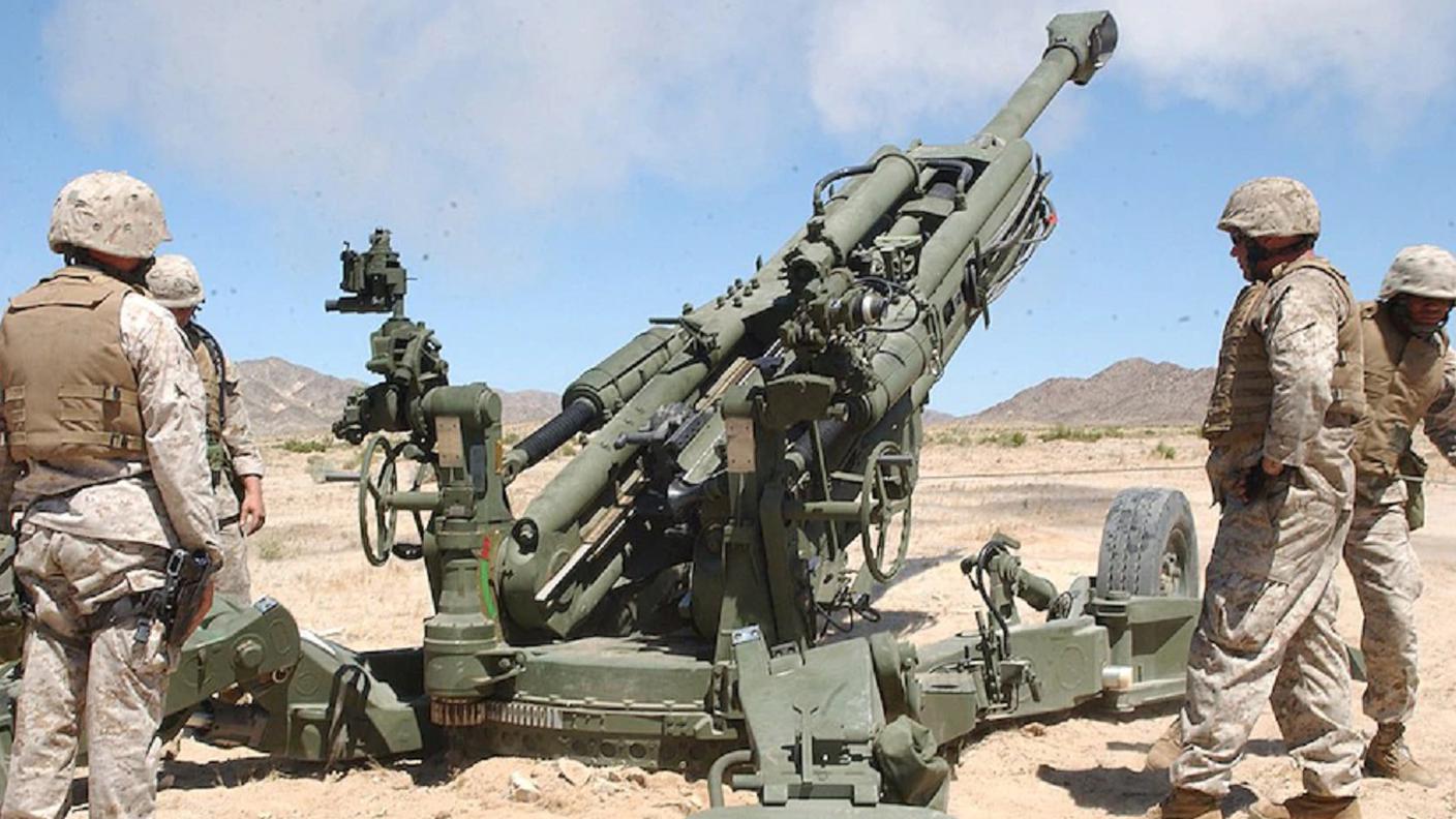 Un howitzer M777 americano con proiettili da 155 mm in una foto di repertorio