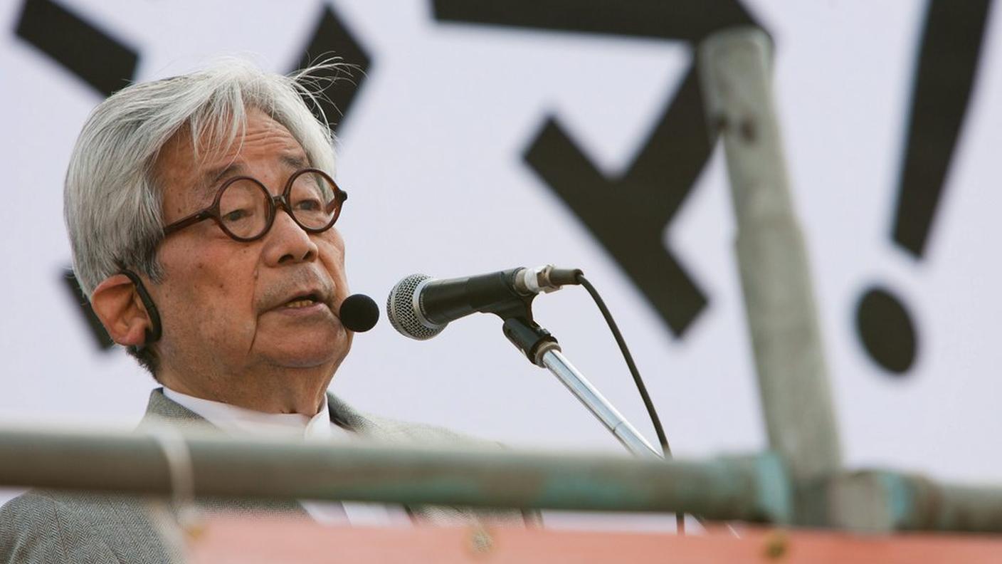 Tokyo_proteste nucleare_9.3.2013_premio nobel Kenzaburo Oe_keystone15.JPG