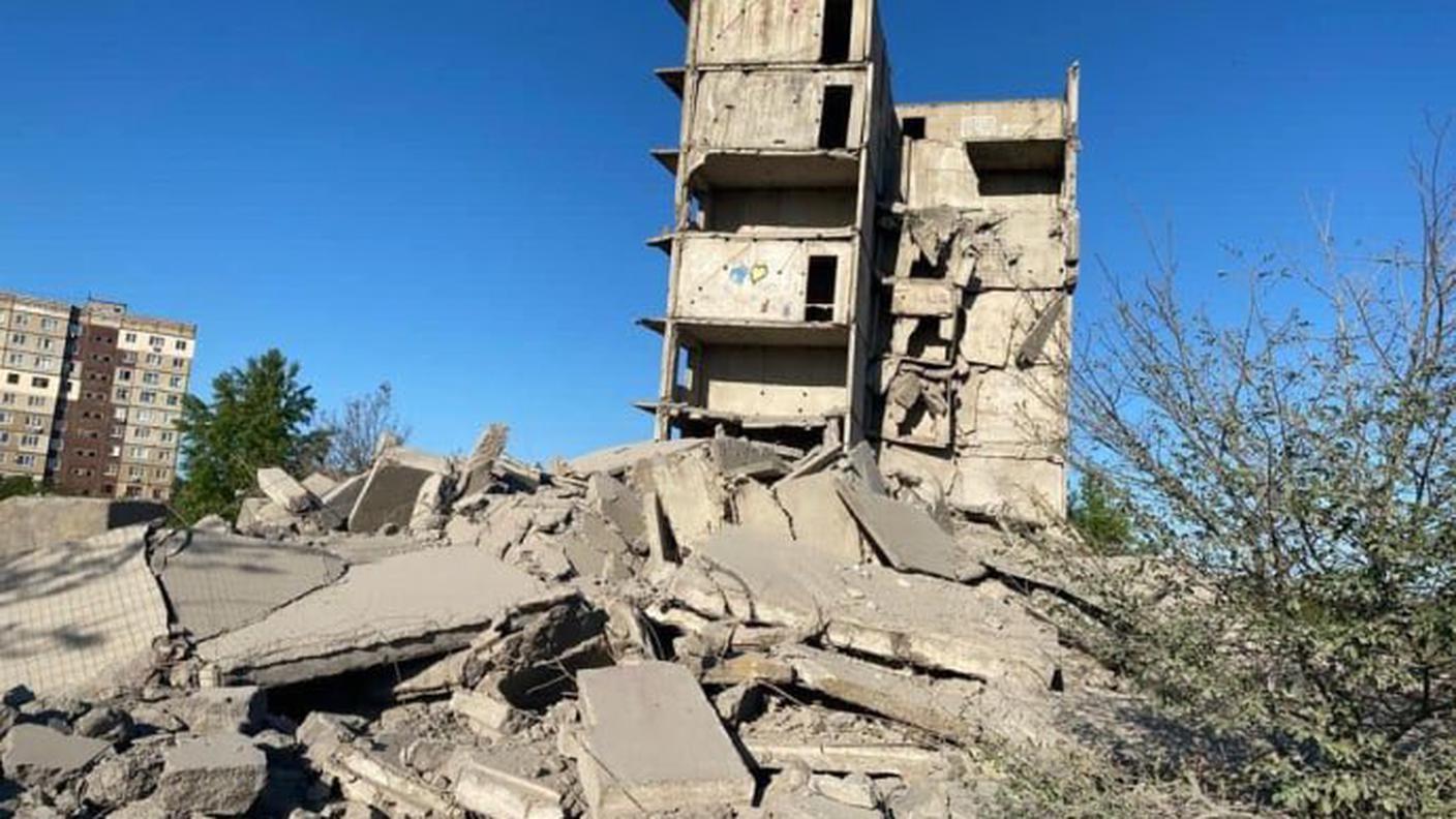 Un condominio situato a Kramatorsk raso al suolo dai russi mercoledì mattina