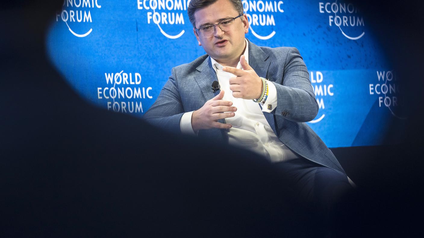 Come già Zelensky, il ministro degli esteri ucraino ha escluso l'ipotesi di cessioni territoriali per arrivare alla pace