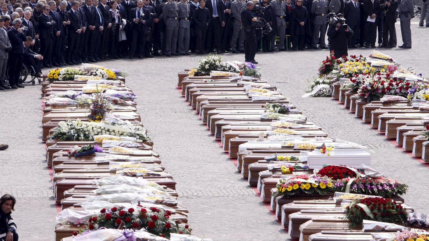 l'aquila morti 2009 ky.JPG