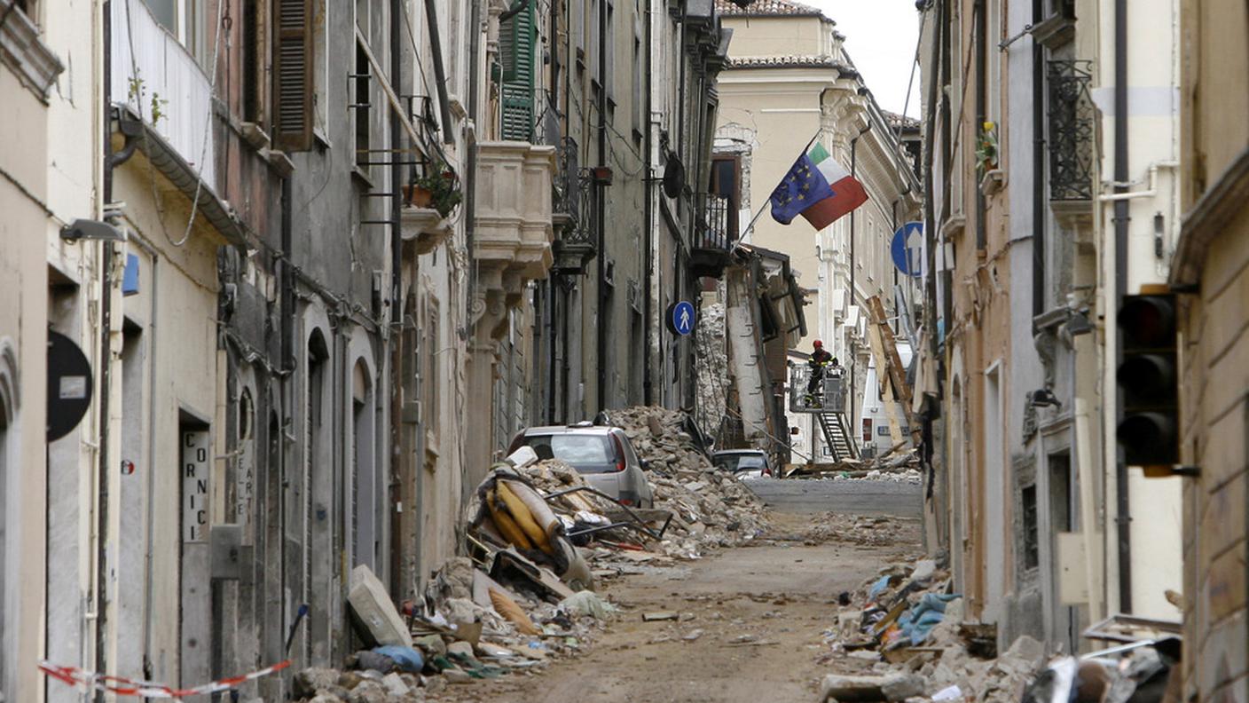 l'aquila macerie 2 2009 ky.JPG