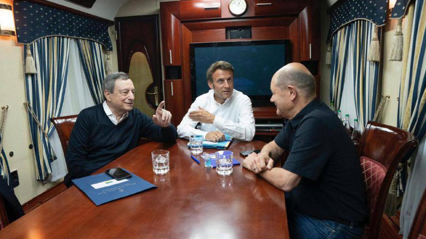 Draghi, Macron e Scholz sul treno che li ha portati a Kiev giovedì