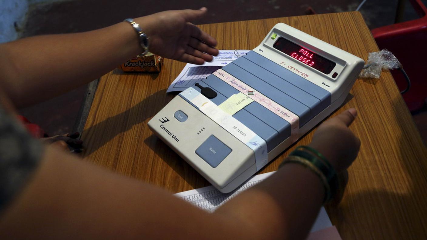 L'apparecchio elettronico per lo scrutinio usato in India