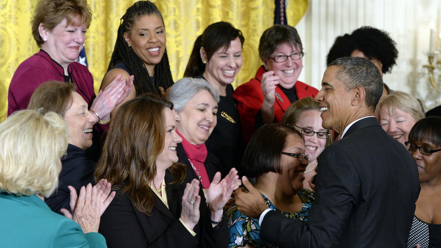 Obama applaudito dalle donne martedì alla Casa Bianca
