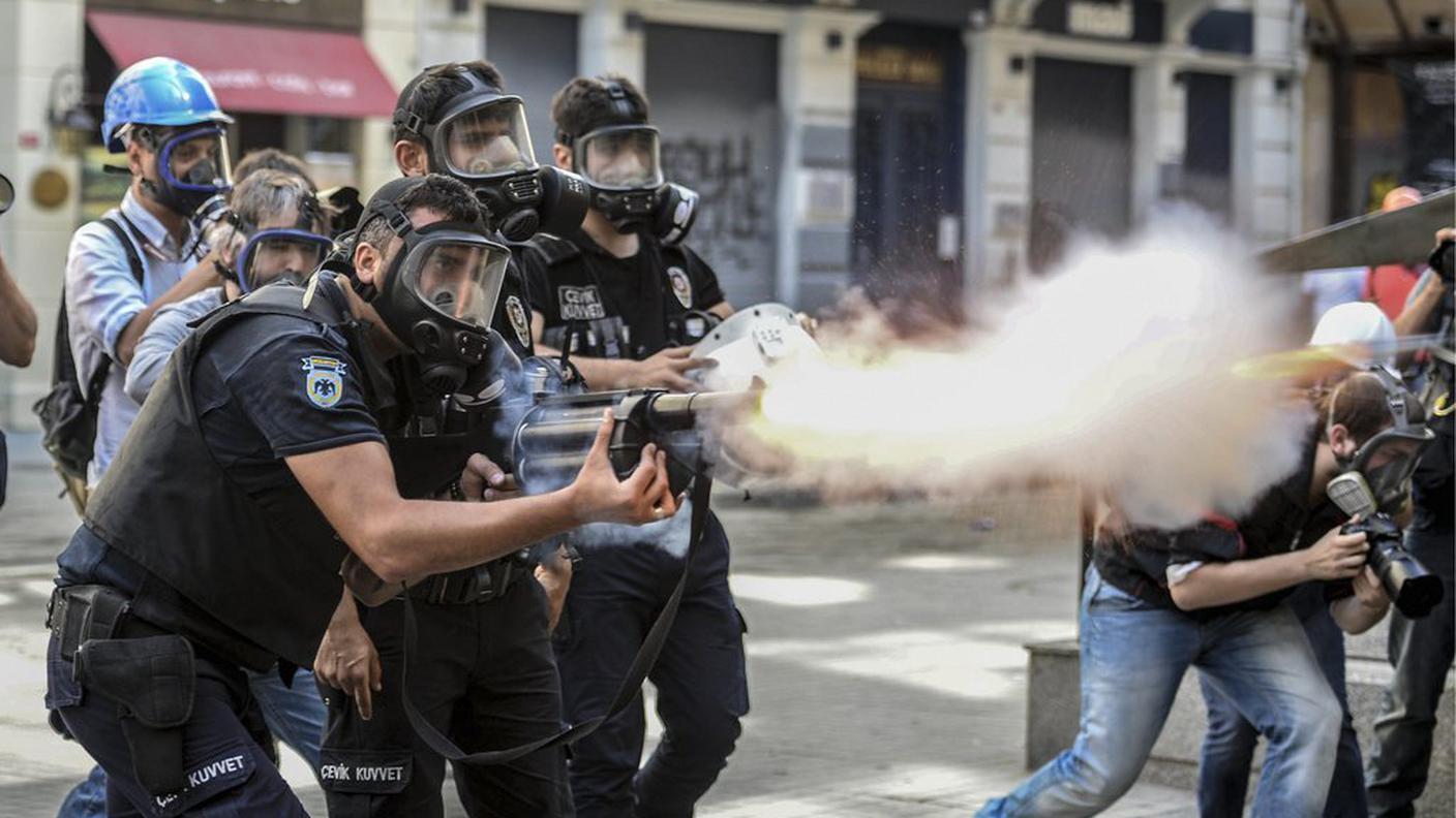 Duri interventi della polizia