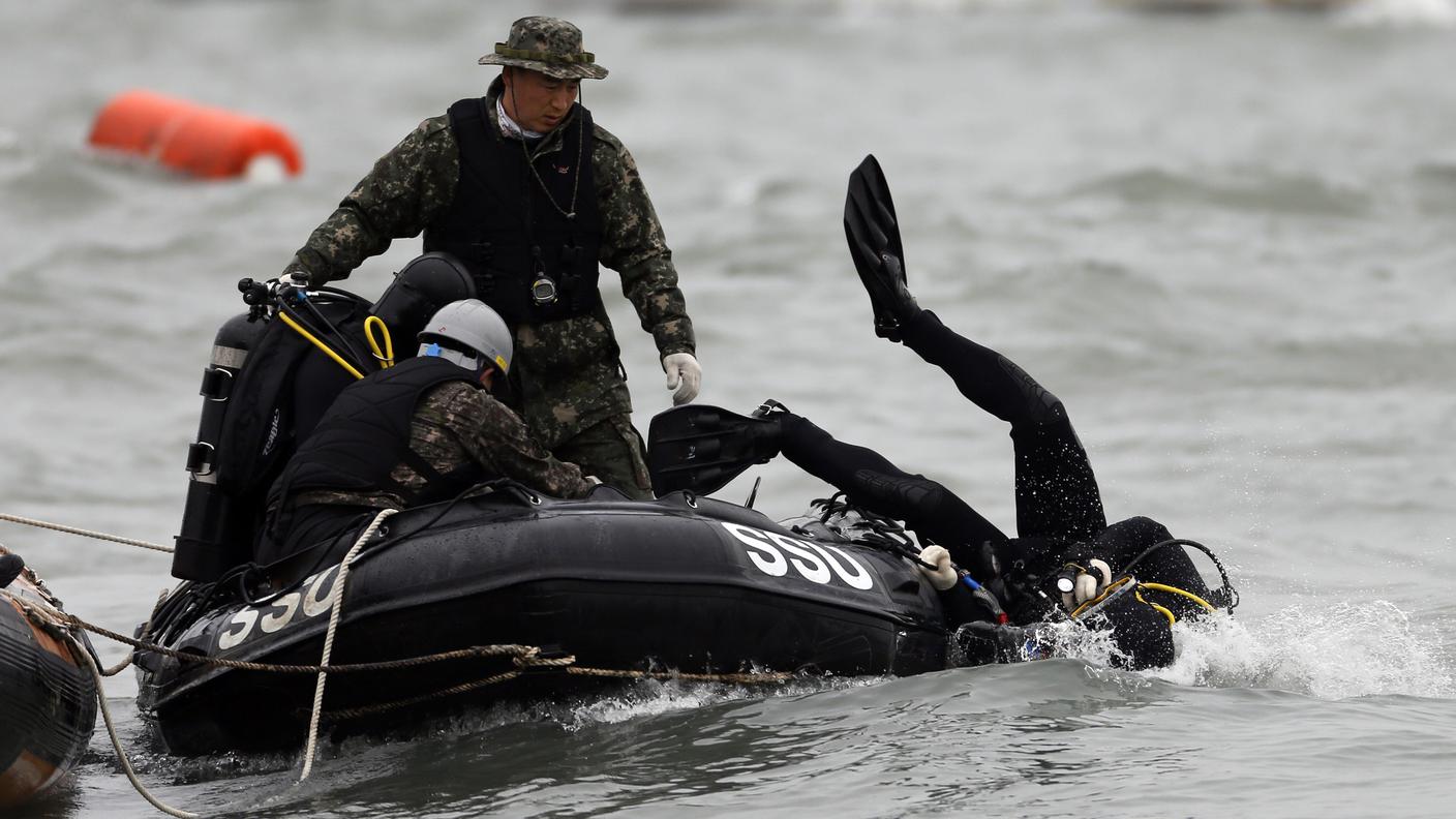 sommozzatori corea sud reuters.jpg