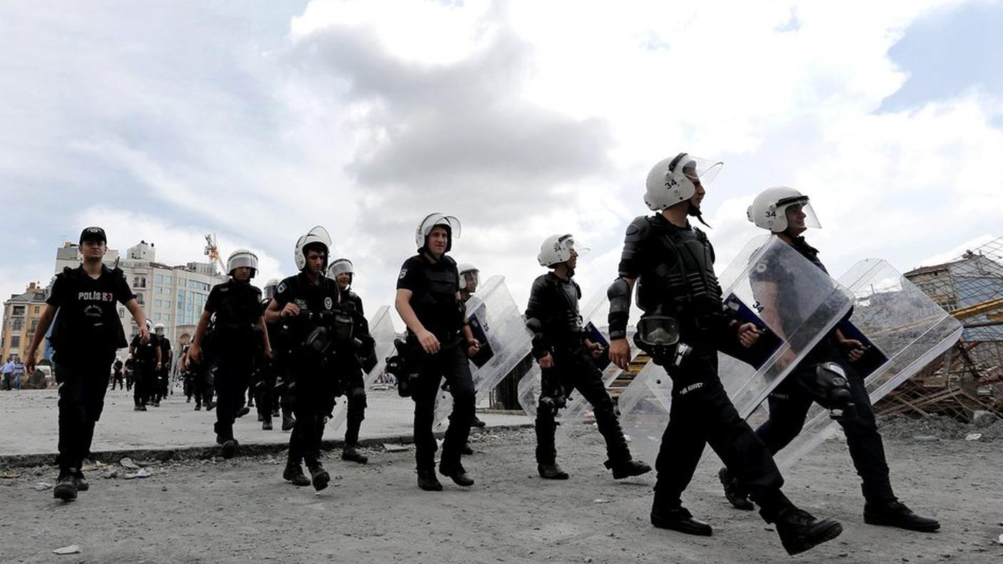 Turchia Gezi Park polizia 15.06.2013 ky.JPG