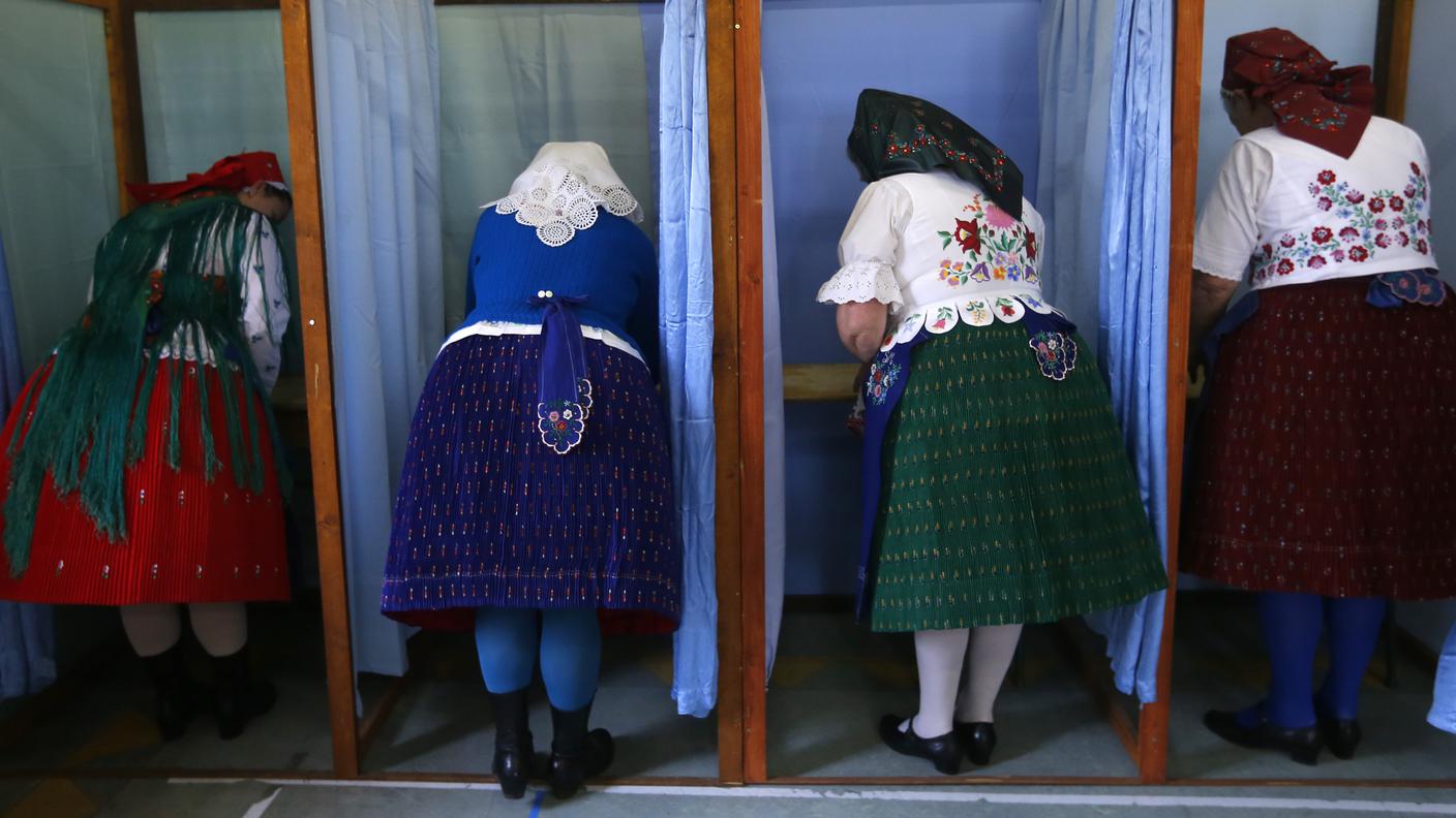 ungheria matrone al voto re.jpg