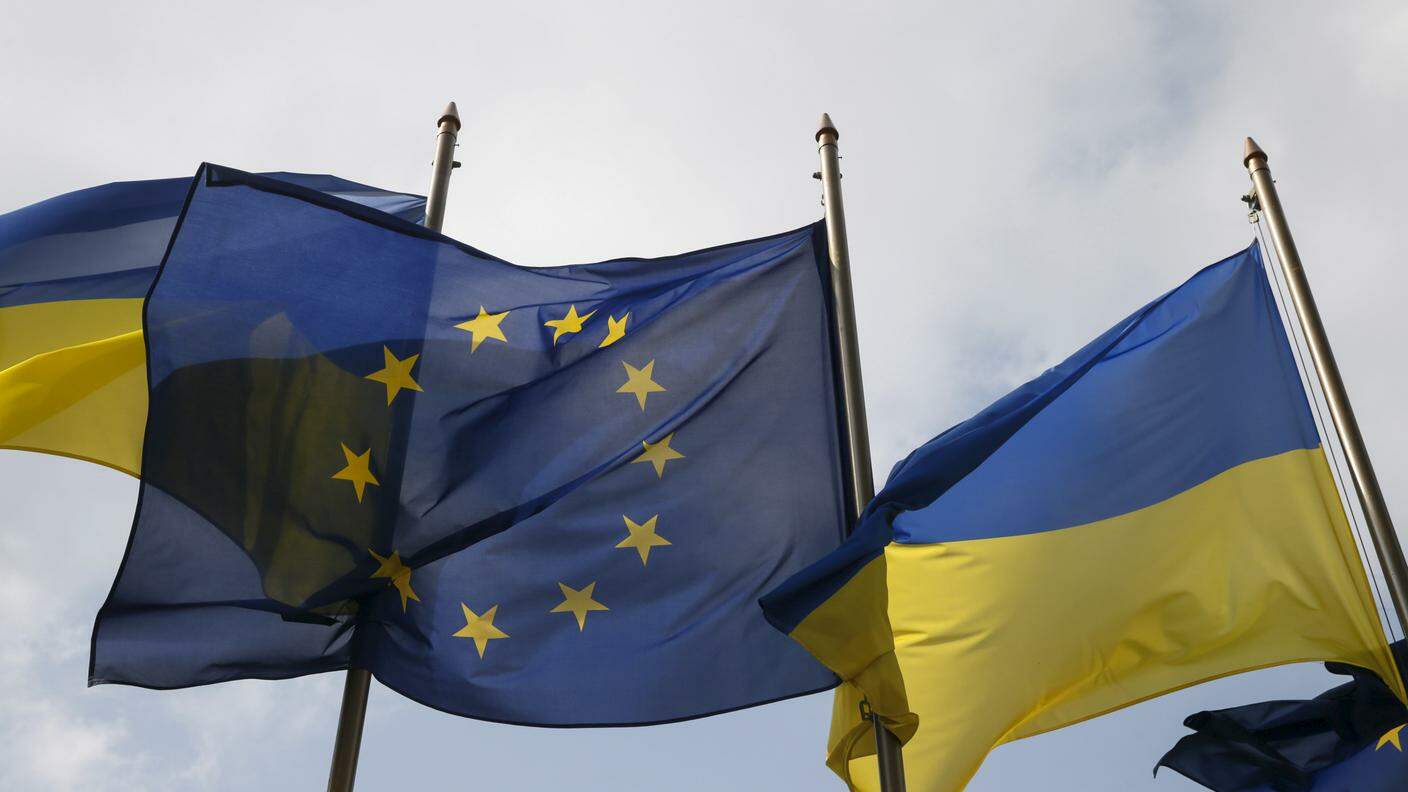 Il presidente ucraino Zelensky ha salutato la decisione, ringraziando "i leader europei per il loro sostegno"