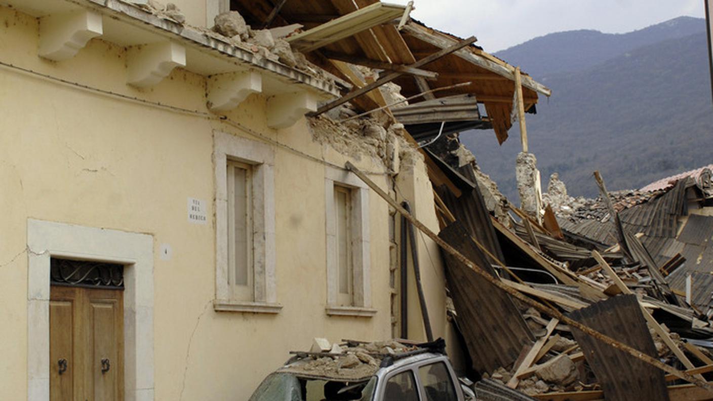 l'aquila macerie 3 2009 ky.JPG