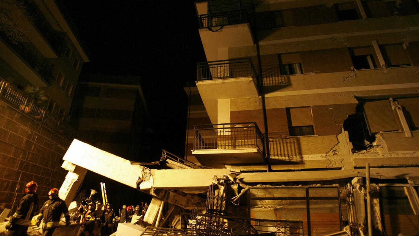 l'aquila casa dello studente ky.JPG