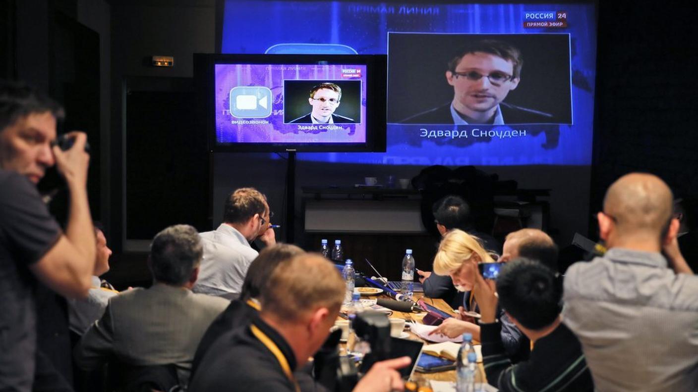 Snowden pone la sua domanda a Putin