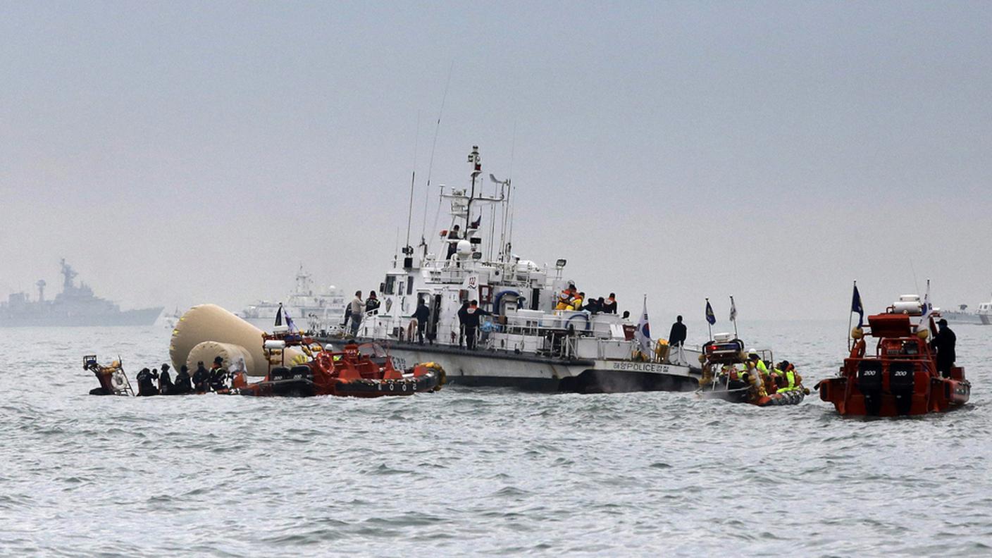 Le operazione di soccorso intanto continuano