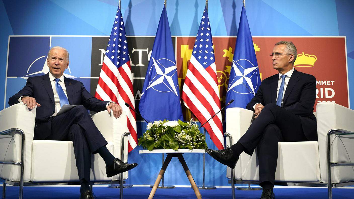 Joe Biden con il segretario generale dell'alleanza, Jens Stoltenberg