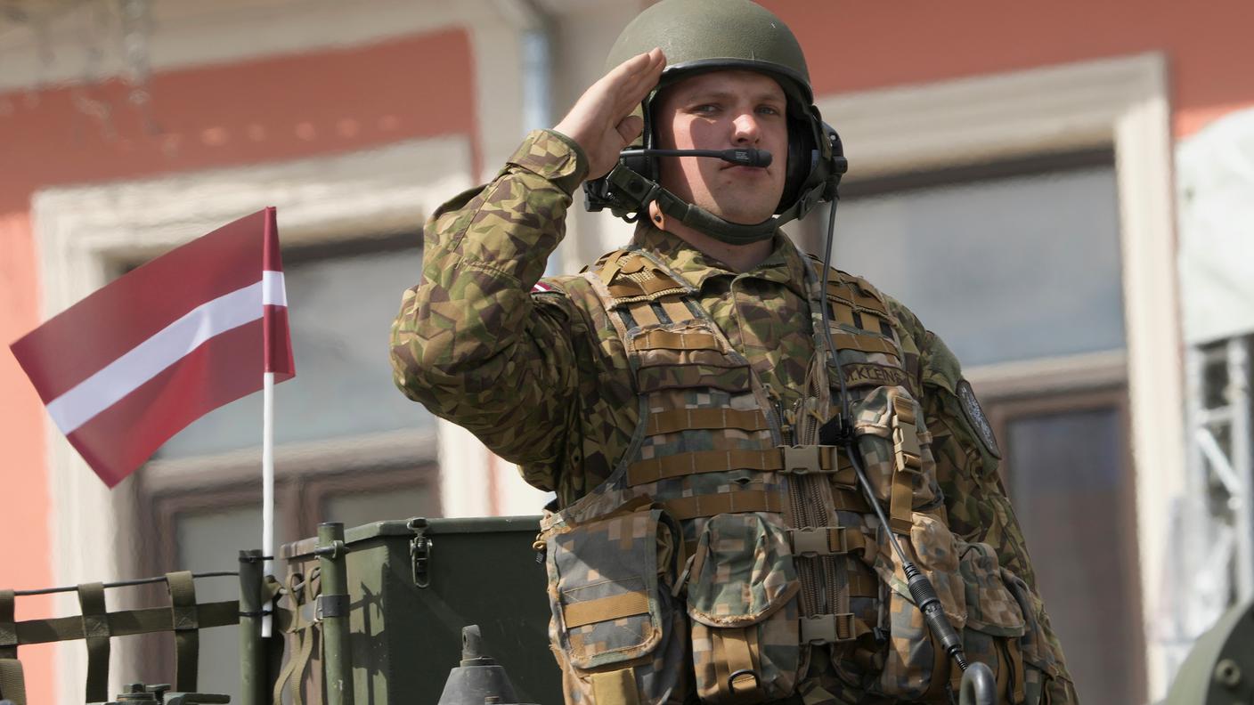 Attualmente il Paese dispone, tra militari in servizio attivo e membri della Guardia nazionale, di appena 7'500 effettivi