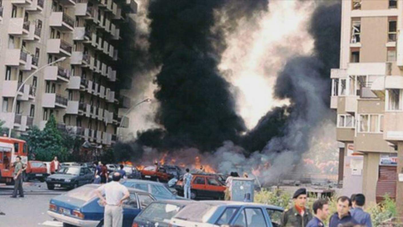Per uccidere Paolo Borsellino alle 16.58 del 19 luglio 1992 davanti a Via Mariano D'Amelio 21 venne fatta esplodere una Fiat 126 caricata con circa 90 chili di tritolo