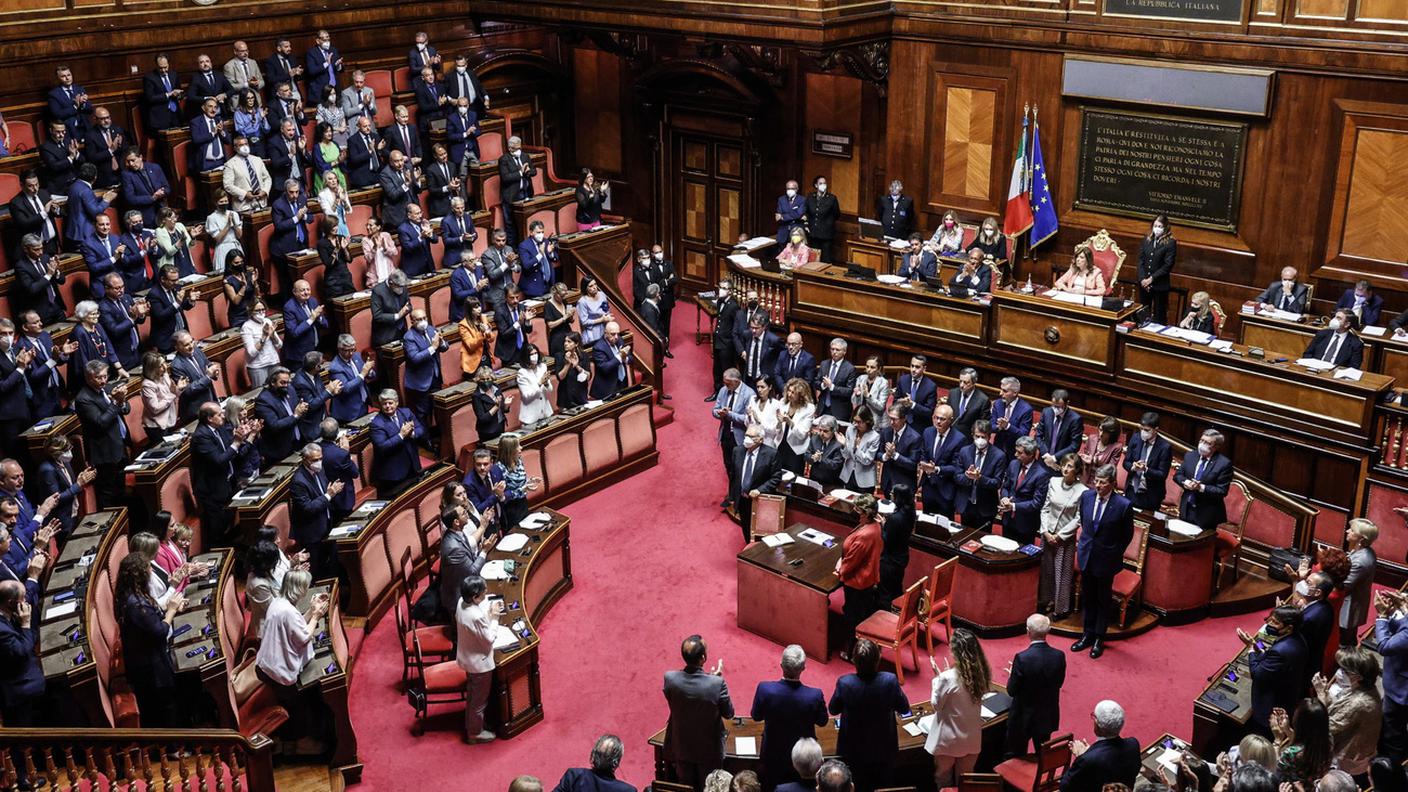 Applausi da tutta la maggioranza ma non dai 5 Stelle