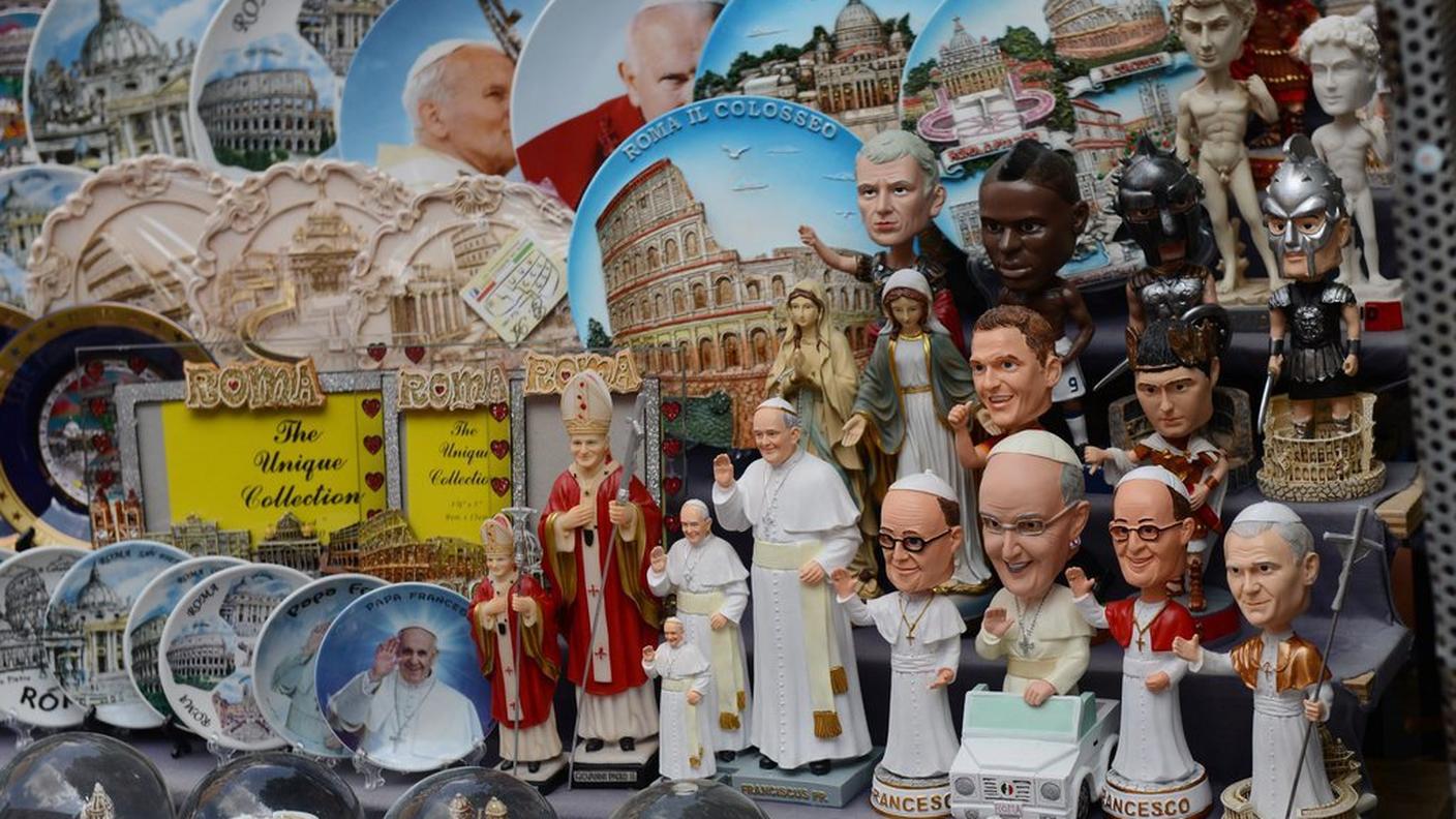 Non possono mancare i souvenir per l'occasione. Clicca per guardare la gallery
