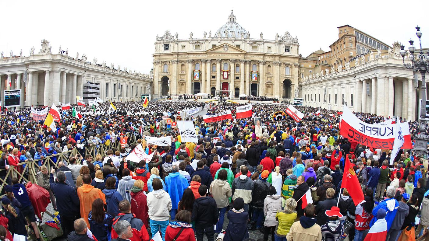 messa canonizzazione 8 re.jpg