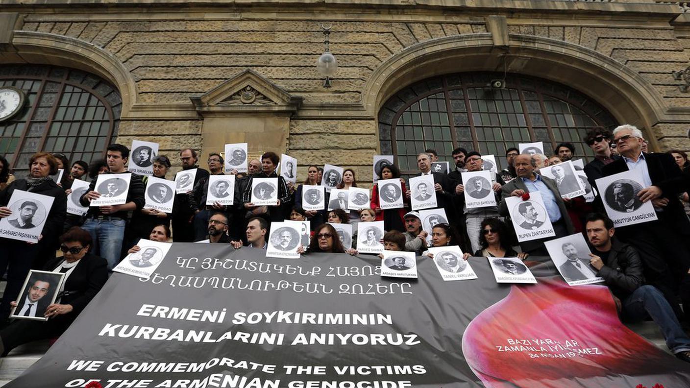 Manifestanti a Istanbul nell'anniversario del genocidio